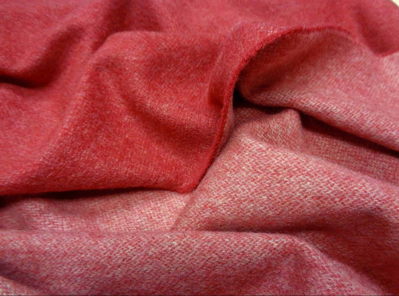 Luxurious cashmere blanket | Rubino Blend