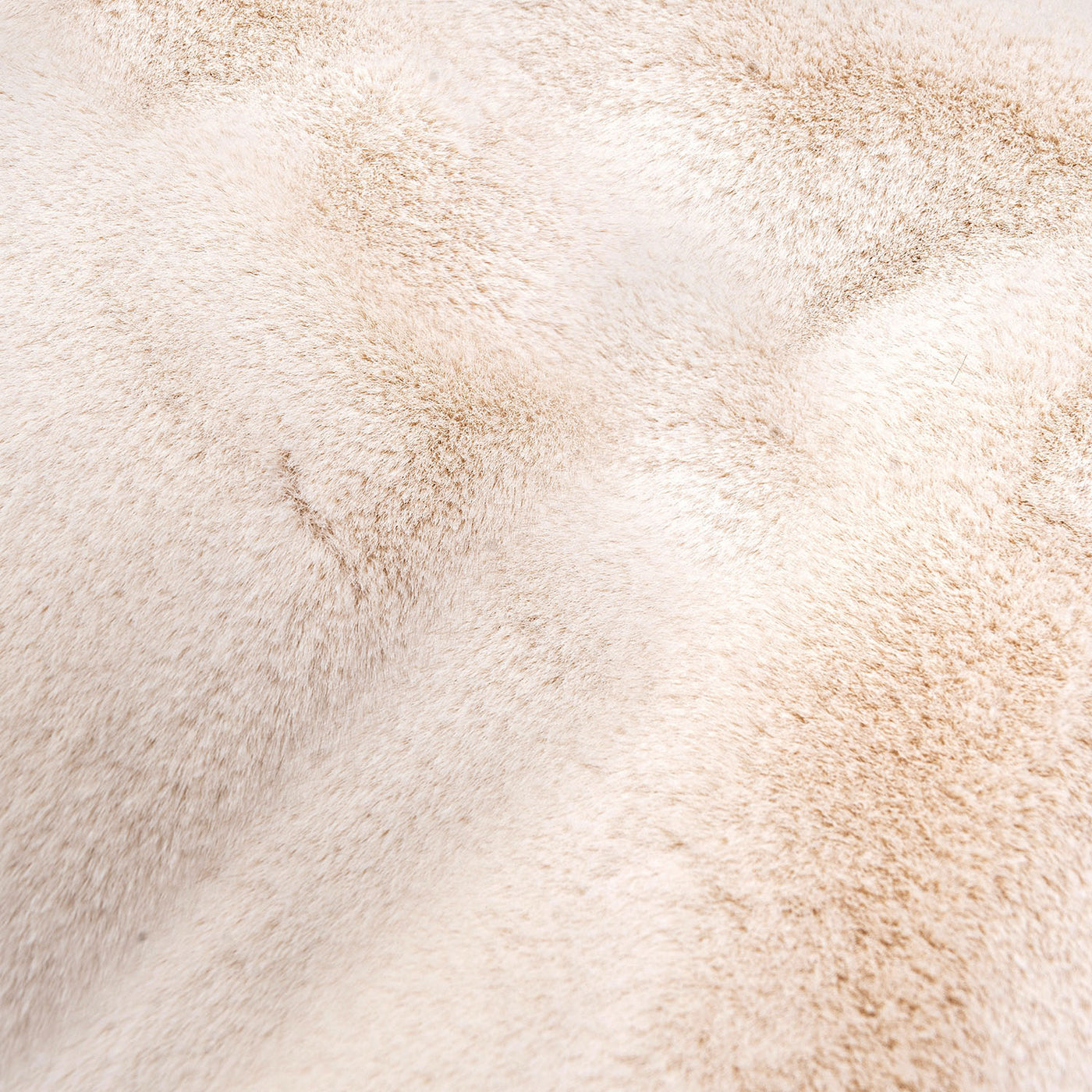 Produktbild creme Hundekissen aus Webpelz und italienischem Samt. Very Close-up view des Faux Furs.